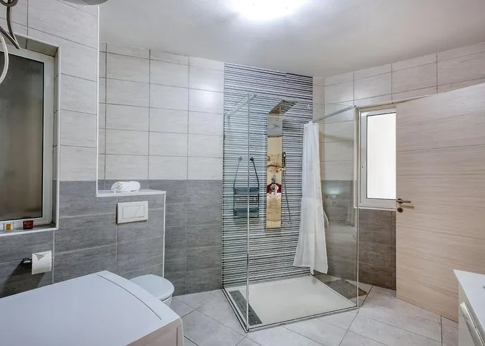 New Spacious 1br In Malta By Sf Homes Διαμέρισμα